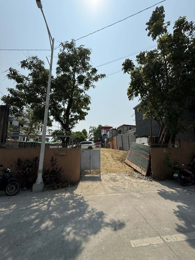 Vacant Lot for Lease/Rent (Category: Lot) located in Valenzuela. Submitted by micahdamias_finds (Listing ID 1429249224, Image 2). Description: Vacant lot for lease/ rent 300 sqm with 10.5m frontage Along main road coloong 2 With electricity and water meter 30,000 per month.