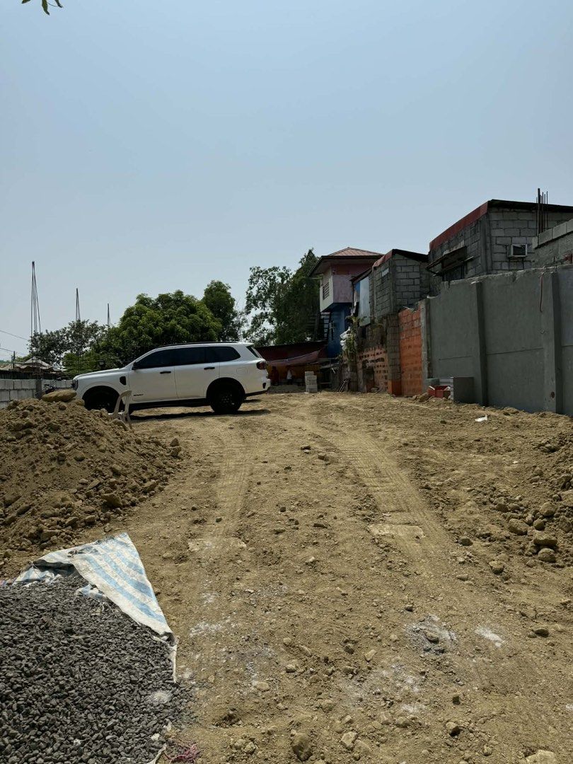 Vacant Lot for Lease/Rent (Category: Lot) located in Valenzuela. Submitted by micahdamias_finds (Listing ID 1429249224, Image 3). Description: Vacant lot for lease/ rent 300 sqm with 10.5m frontage Along main road coloong 2 With electricity and water meter 30,000 per month.