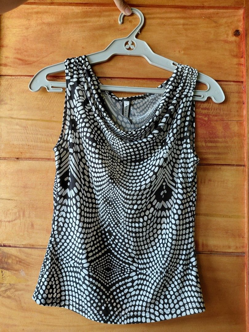 Vintage Forever 21 cowl neck top (Category: Sleeveless) located in Koronadal. Submitted by shetries (Listing ID 1429283919, Image 2). Description: XS to S only Body hugging No flaws.