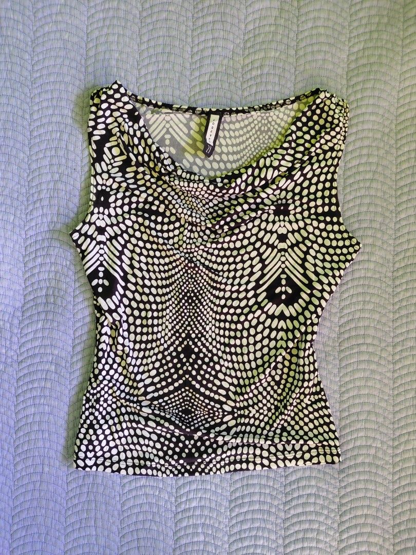 Vintage Forever 21 cowl neck top (Category: Sleeveless) located in Koronadal. Submitted by shetries (Listing ID 1429283919, Image 1). Description: XS to S only Body hugging No flaws.