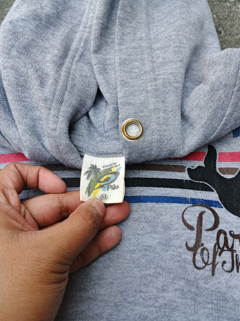 Vintage Piko Hoodie (Category: Hoodies) located in Las Pinas. Submitted by andrei2822 (Listing ID 1429214225, Image 3). Description: For sale mga boss vintage piko issue crack print at needwash.