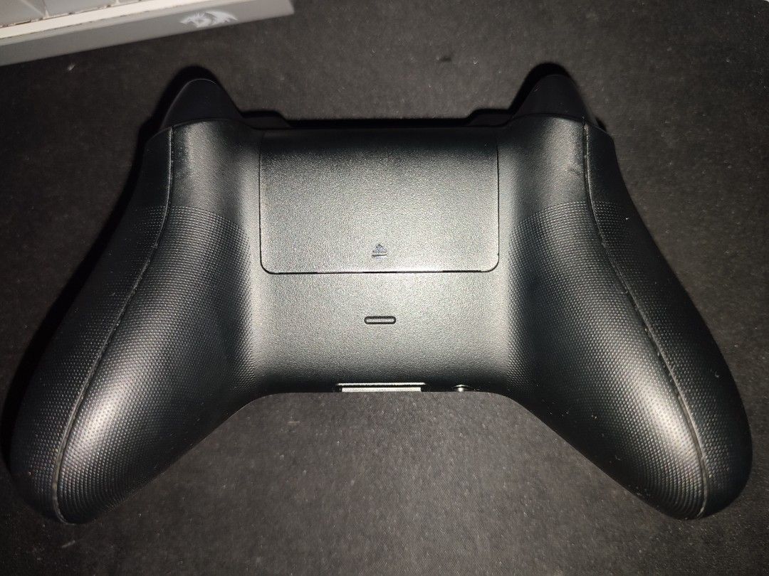 Xbox series x|s controller (Category: Desktops) located in Baguio. Submitted by joshuasolivenzed (Listing ID 1429294902, Image 2). Description: negotiable price for sure buyers Excellent condition except for oxidized battery contact(minimal) with box and kontrol freeks Baguio loc. if outside baguio, buyer must shoulder shipping fee and payment first basis..
