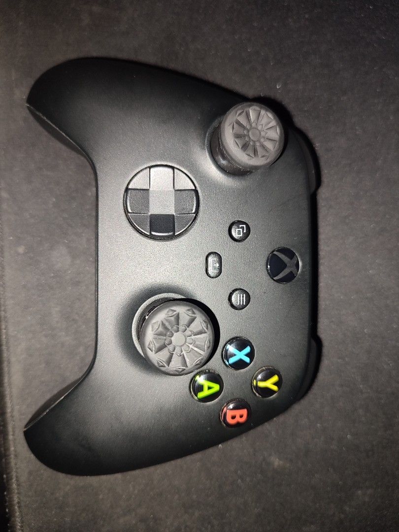 Xbox series x|s controller (Category: Desktops) located in Baguio. Submitted by joshuasolivenzed (Listing ID 1429294902, Image 1). Description: negotiable price for sure buyers Excellent condition except for oxidized battery contact(minimal) with box and kontrol freeks Baguio loc. if outside baguio, buyer must shoulder shipping fee and payment first basis..