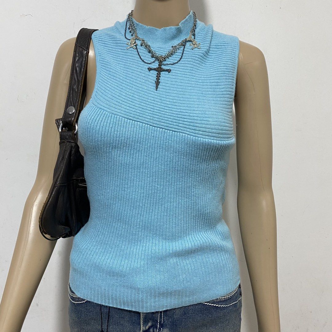 Y2k Archive Ribbed Top (Category: Sleeveless) located in Balanga. Submitted by cherryblunt (Listing ID 1429320291, Image 2). Description: ⬇️ S-M measurement (laid flat) pit to pit- 14” length- 21” MOP-GCASH/BANK TRANSFER MOD-J&T EXPRESS ONLY.