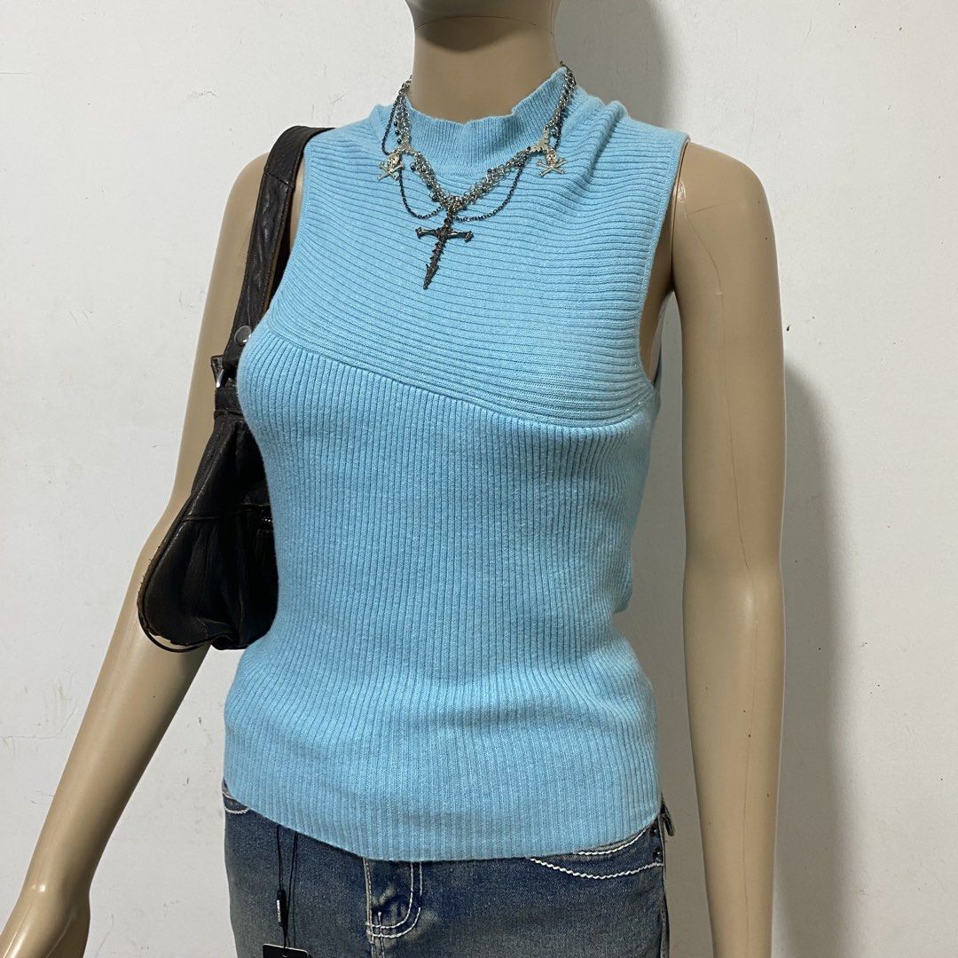 Y2k Archive Ribbed Top (Category: Sleeveless) located in Balanga. Submitted by cherryblunt (Listing ID 1429320291, Image 1). Description: ⬇️ S-M measurement (laid flat) pit to pit- 14” length- 21” MOP-GCASH/BANK TRANSFER MOD-J&T EXPRESS ONLY.