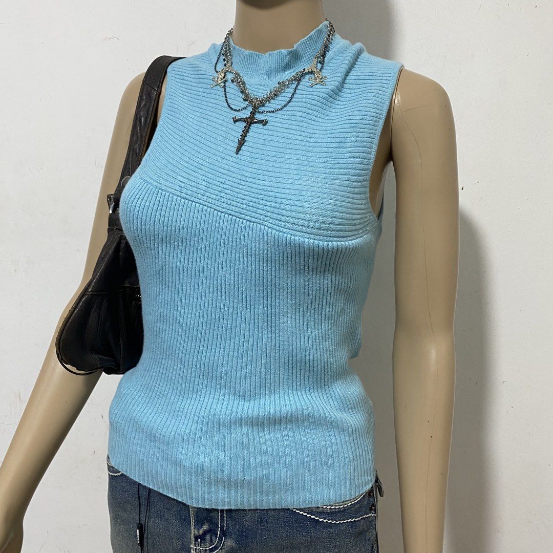 Y2k Archive Ribbed Top (Category: Sleeveless) located in Balanga. Submitted by cherryblunt (Listing ID 1429320291, Image 3). Description: ⬇️ S-M measurement (laid flat) pit to pit- 14” length- 21” MOP-GCASH/BANK TRANSFER MOD-J&T EXPRESS ONLY.