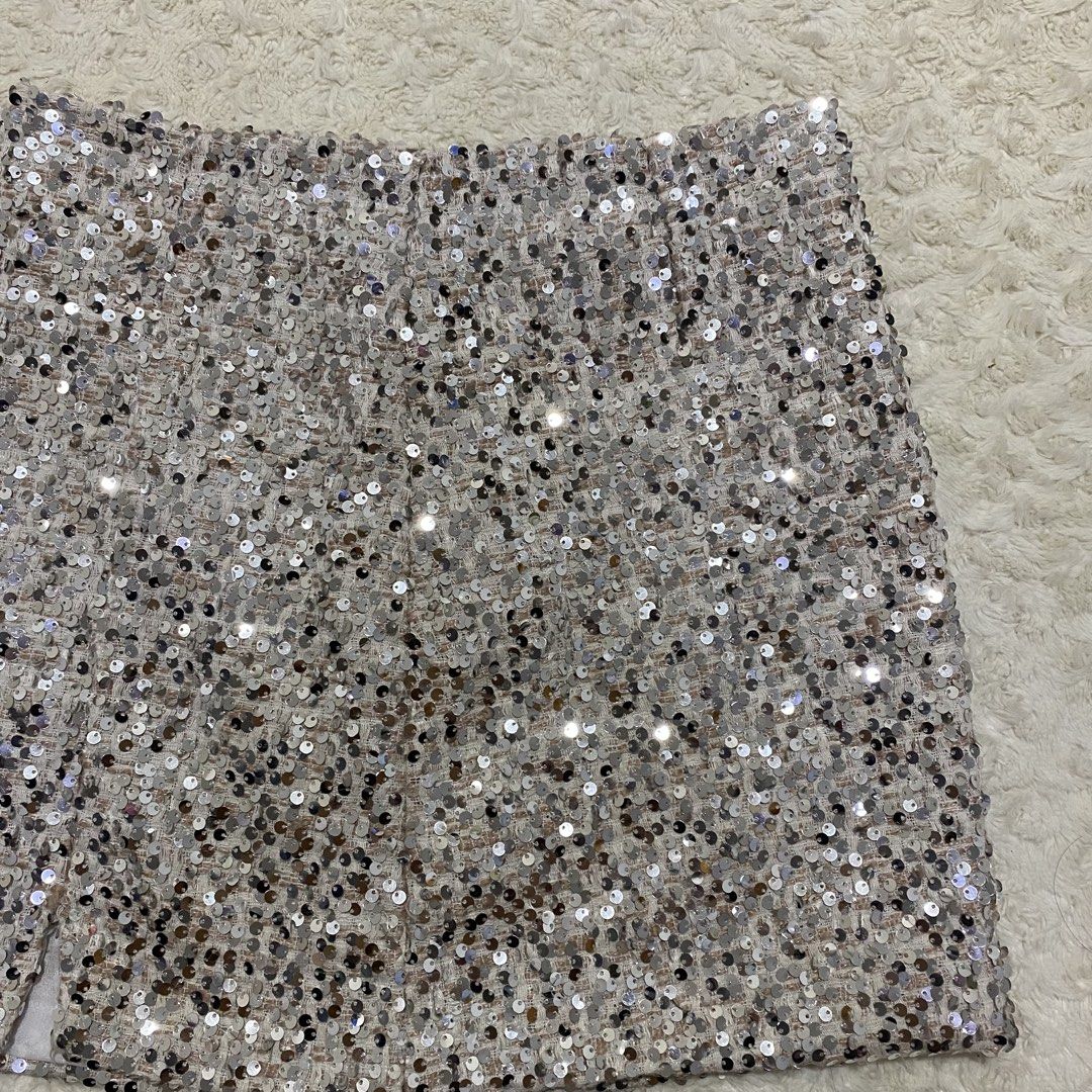 Y2k Sequin Mini Skirt (Category: Skirts) located in Balanga. Submitted by cherryblunt (Listing ID 1429309173, Image 3). Description: ⬇️ check last slide for flaw measurements (laid flat) w- 26” l- 15” MOP - GCASH/BANK TRANSFER MOD - J&T EXPRESS ONLY .