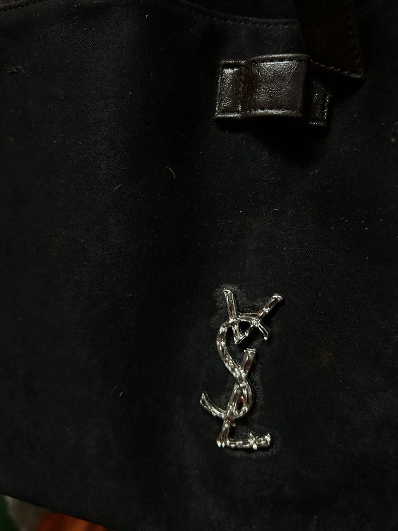 Yves Saint Laurent Black Tote Bag (Category: Luxury Bags & Wallets) located in Manila. Submitted by mareeya__ (Listing ID 1429189910, Image 2). Description: .