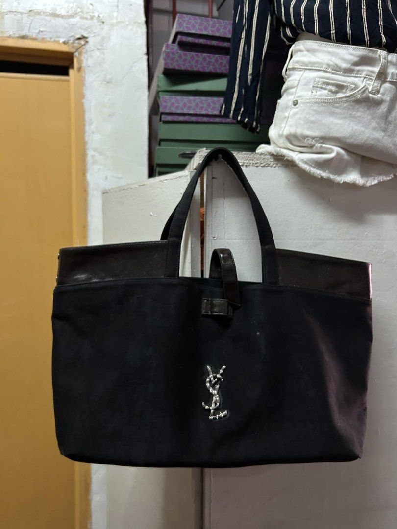 Yves Saint Laurent Black Tote Bag (Category: Luxury Bags & Wallets) located in Manila. Submitted by mareeya__ (Listing ID 1429189910, Image 1). Description: .