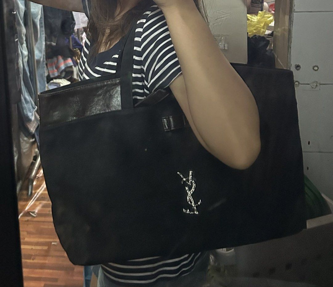 Yves Saint Laurent Black Tote Bag (Category: Luxury Bags & Wallets) located in Manila. Submitted by mareeya__ (Listing ID 1429189910, Image 3). Description: .