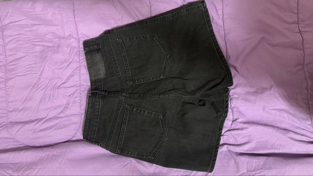 Zara Black High Waisted Shorts (Category: Shorts) located in Paranaque City. Submitted by redvelvet13 (Listing ID 1429299712, Image 2). Description: .
