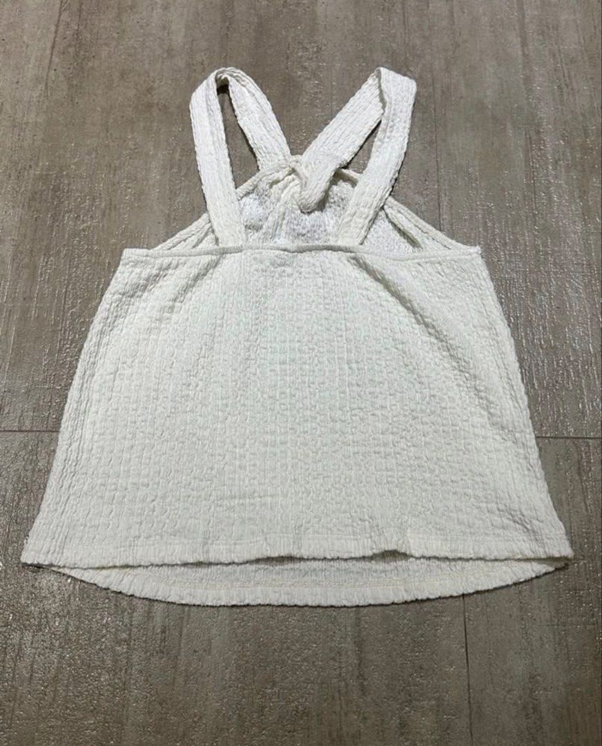 Zara Cream Halter Top XS (Category: Sleeveless) located in Paranaque City. Submitted by declutterwithrs (Listing ID 1429333971, Image 2). Description: Zara Cream Halter Top Size XS unstretched Length: 19” Width: 15” Perfect Condition Brand New Never Worn only washed Rfs: not my style.