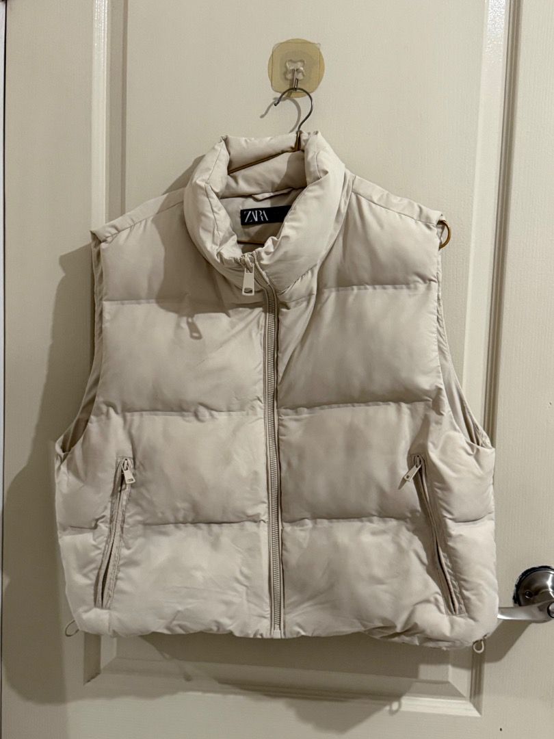 Zara Puffer Vest - XL (Category: Coats, Jackets and Outerwear) located in Butuan. Submitted by tlcfinds (Listing ID 1429322031, Image 1). Description: Please see photo for flaw. May come off after washing. Free shipping..