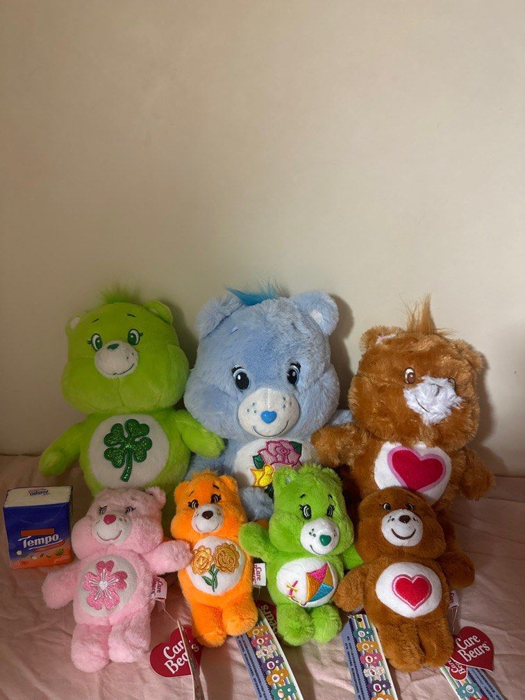 大量公仔 全新有吊牌 台主必入 （分類：絨毛玩具）位於 Hong Kong。 由 shopahohoholic 提交（商品編號 1429378738，圖片 3）。簡介： 大量公仔 全新有吊牌 $20-$50@1 多買可折。
