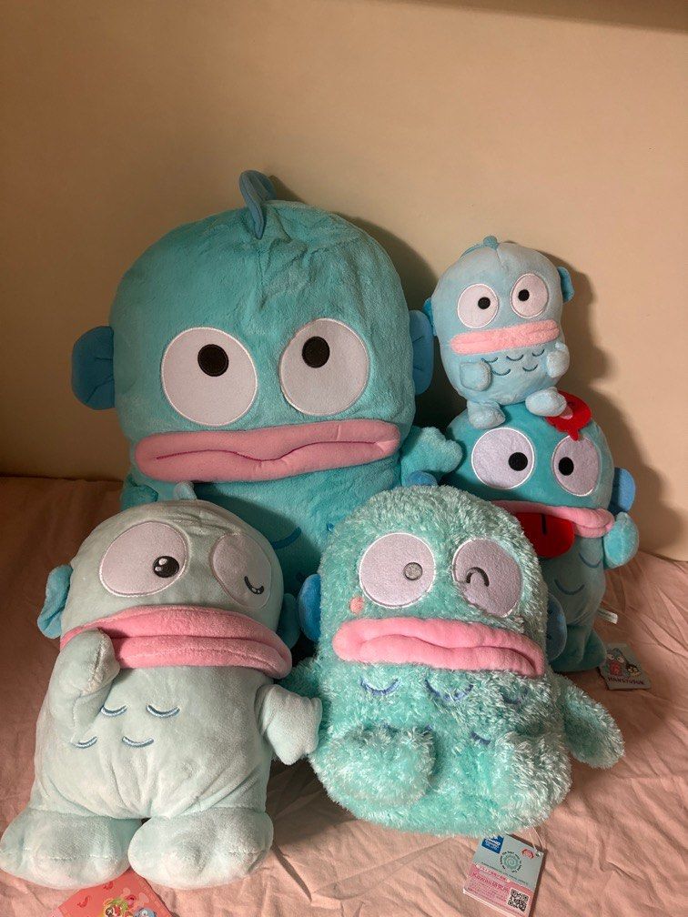 大量公仔 全新有吊牌 台主必入 （分類：絨毛玩具）位於 Hong Kong。 由 shopahohoholic 提交（商品編號 1429378738，圖片 5）。簡介： 大量公仔 全新有吊牌 $20-$50@1 多買可折。