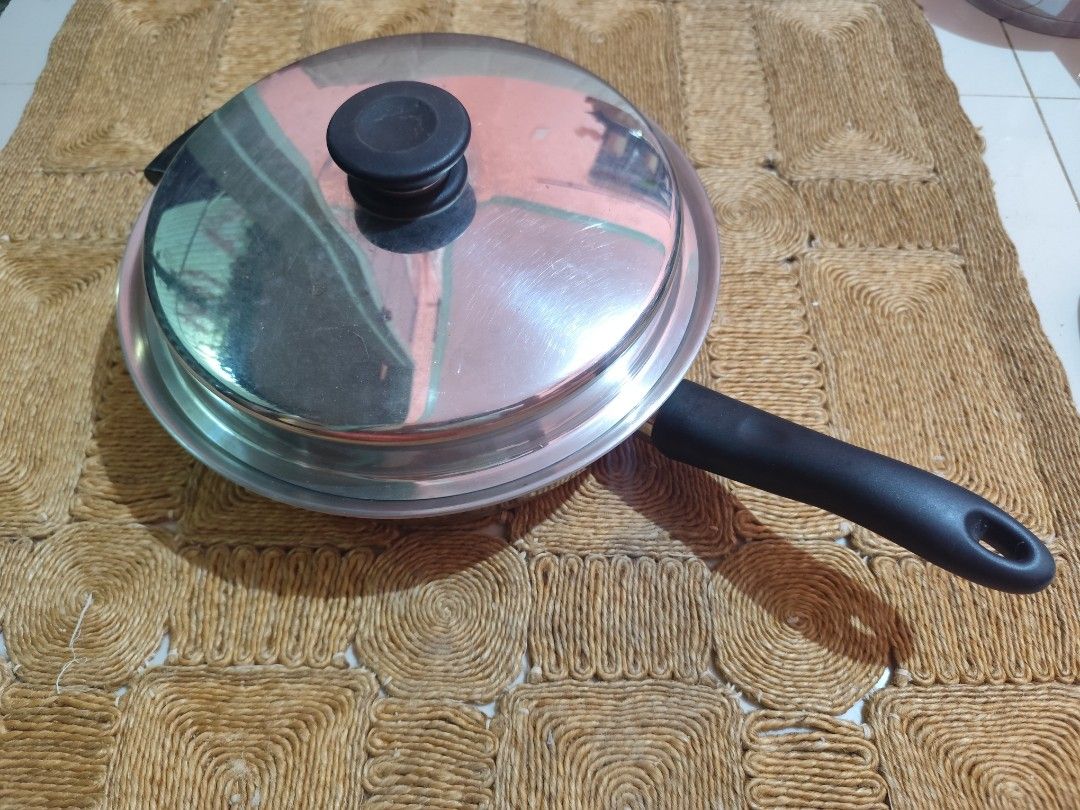 Amway Queen stainless (Category: Cookware & Accessories) located in Rizal. Submitted by yomanta (Listing ID 1429339586, Image 1). Description: used surplus 26cm with lid.