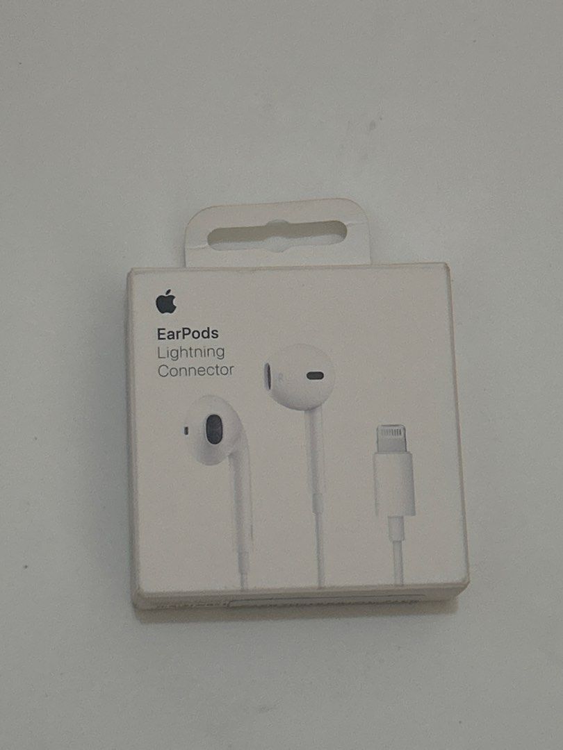 Apple EarPods with Lightning Connector (Category: Earphones) located in Tagbilaran City. Submitted by kashitan_declutter (Listing ID 1429379920, Image 2). Description: Selling a pair of Apple EarPods with a Lightning Connector. Purchased from Loop Gadget Zone on March 26, 2026. Used only once (like a day of travel only) Rfs: Bought a new earphones for travel cause I thought I lost my old one. Now I have 2 pairs of earphones. .