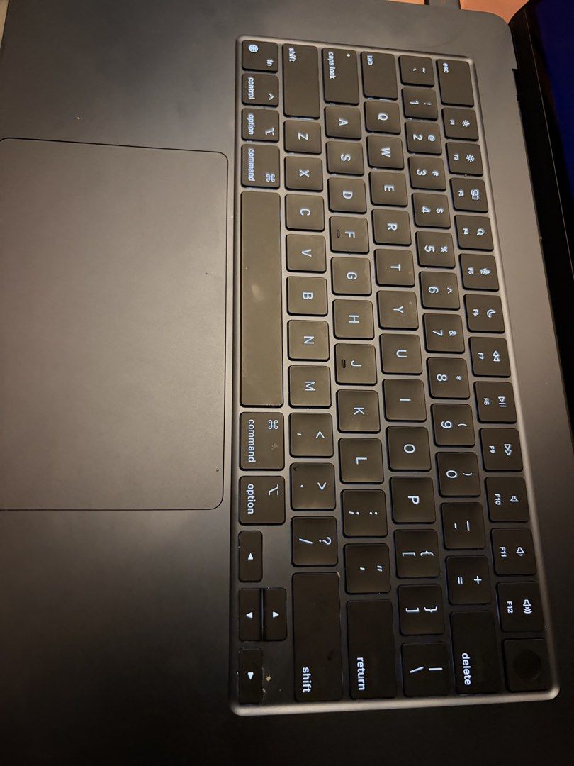 Apple MacBook Air (15Inch)442774414720378884