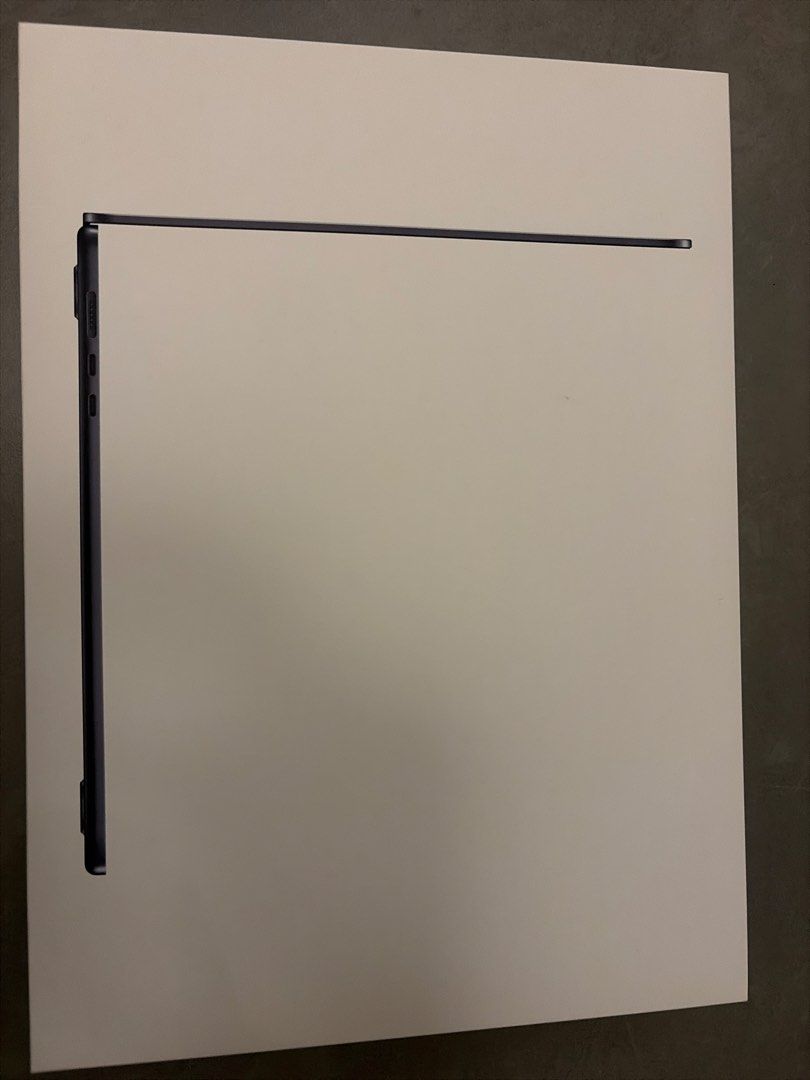 Apple MacBook Air (15Inch)442774414720378880