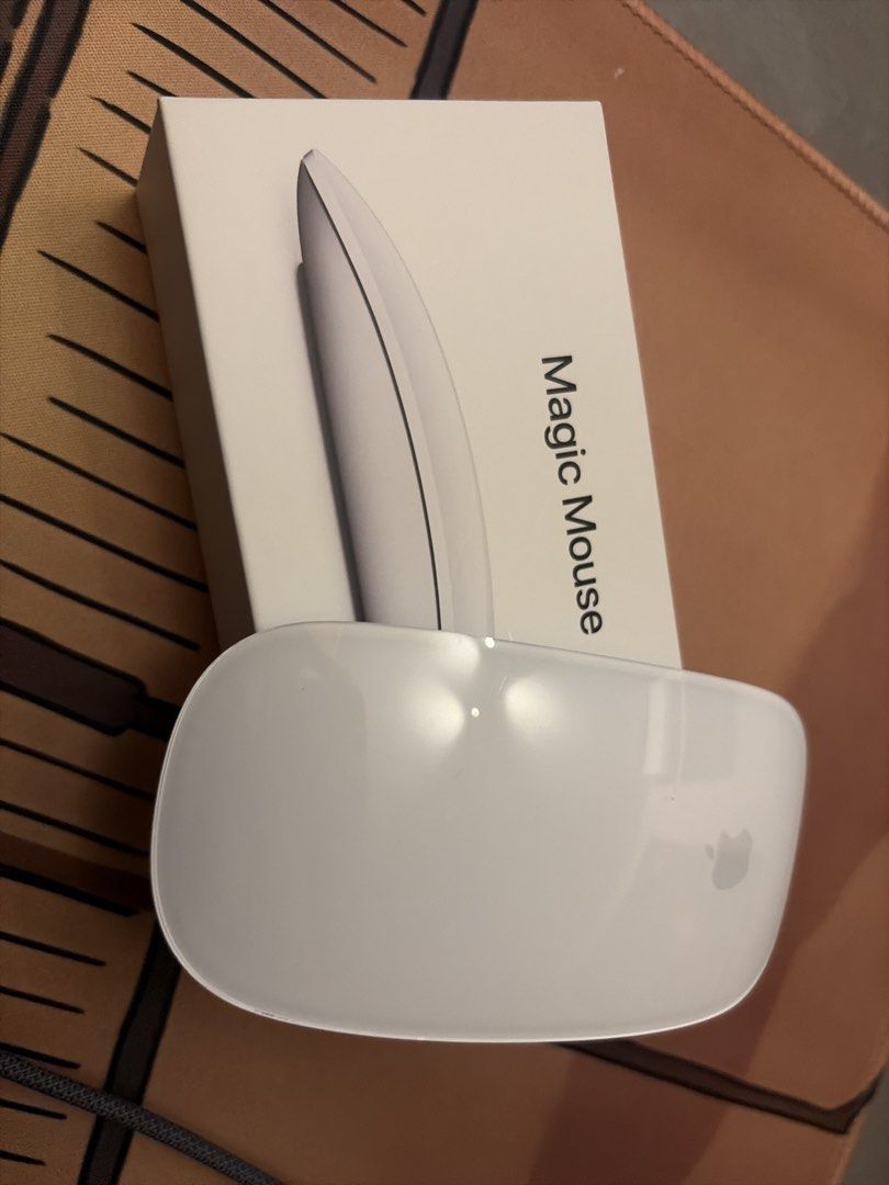 Apple MacBook Air (15Inch)442774414720378881