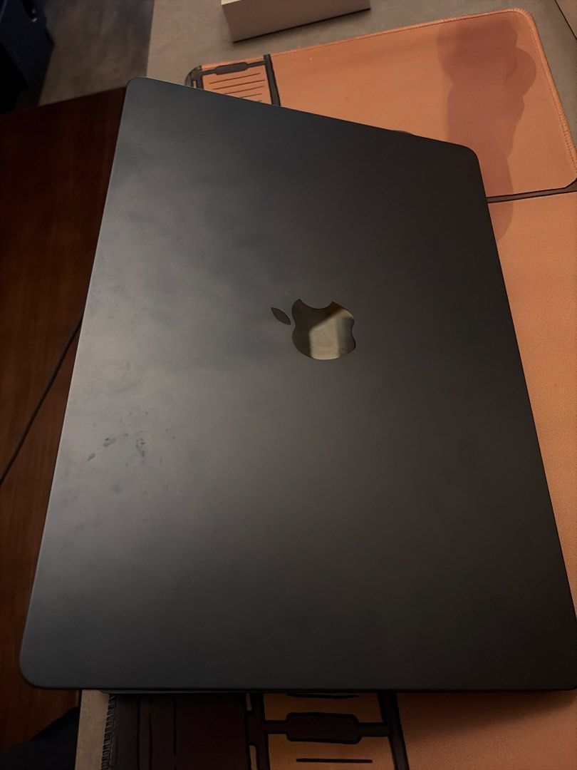 Apple MacBook Air (15Inch)442774414720378882