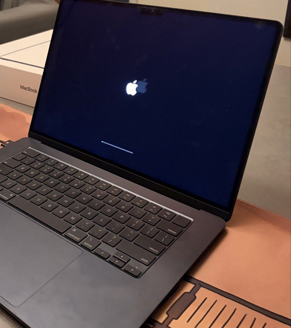 Apple MacBook Air (15Inch)442774414720378883