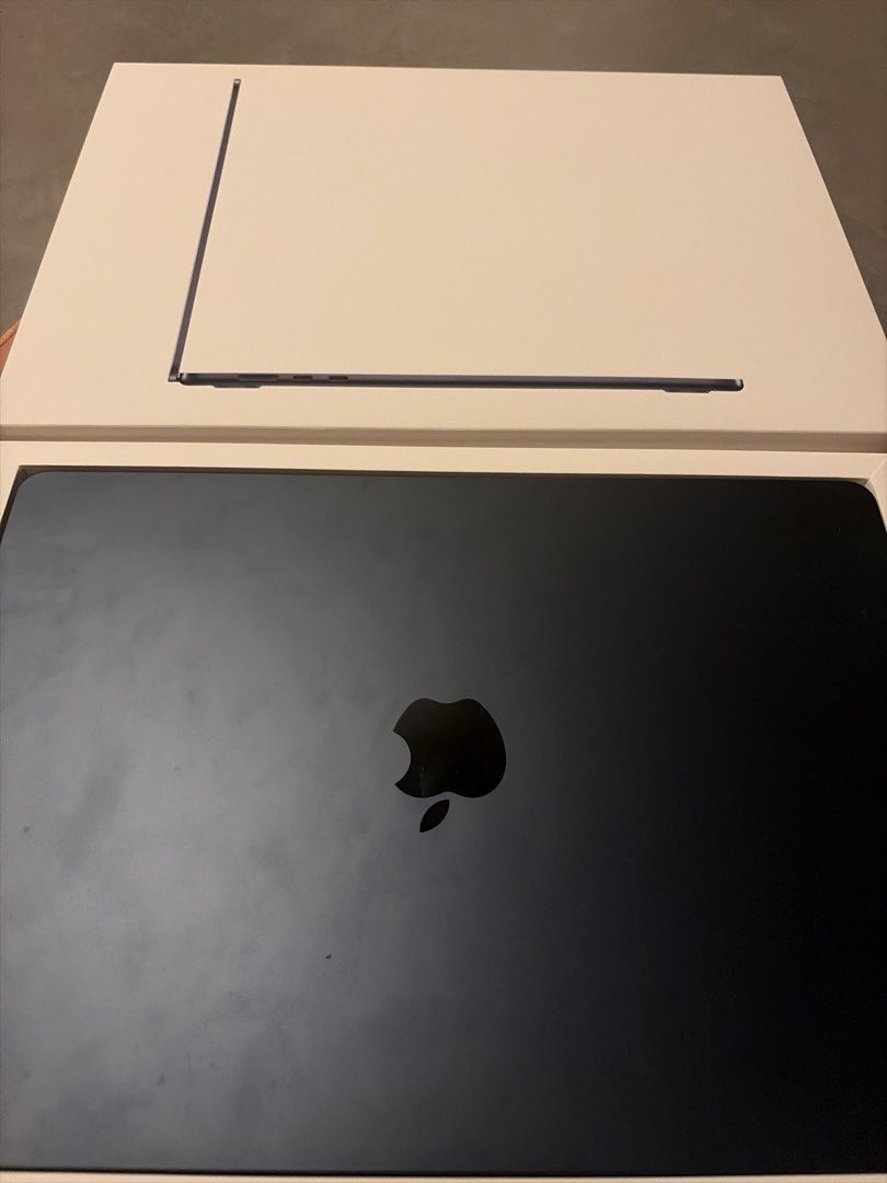 Apple MacBook Air (15Inch)442774414720378887