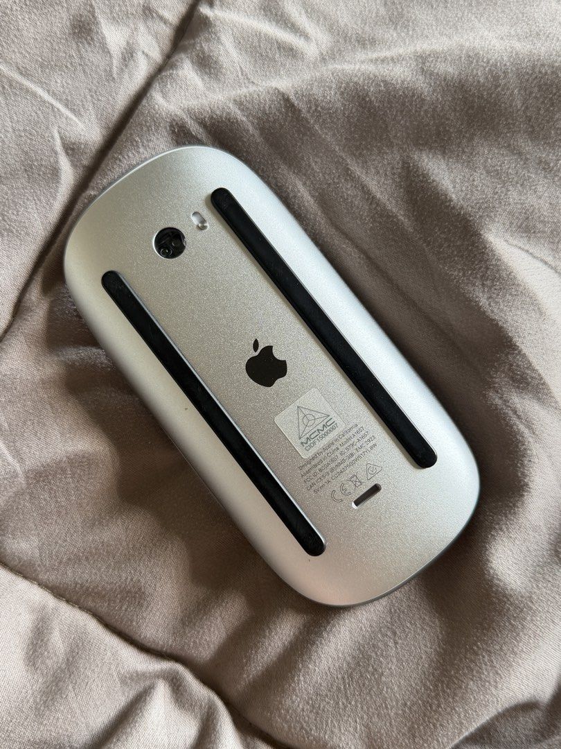 Apple Magic Mouse V2 (Category: Mouse & Mousepads) located in Quezon City. Submitted by leahnnaaaacf (Listing ID 1429406928, Image 2). Description: - This was carefully used - No box na :(.
