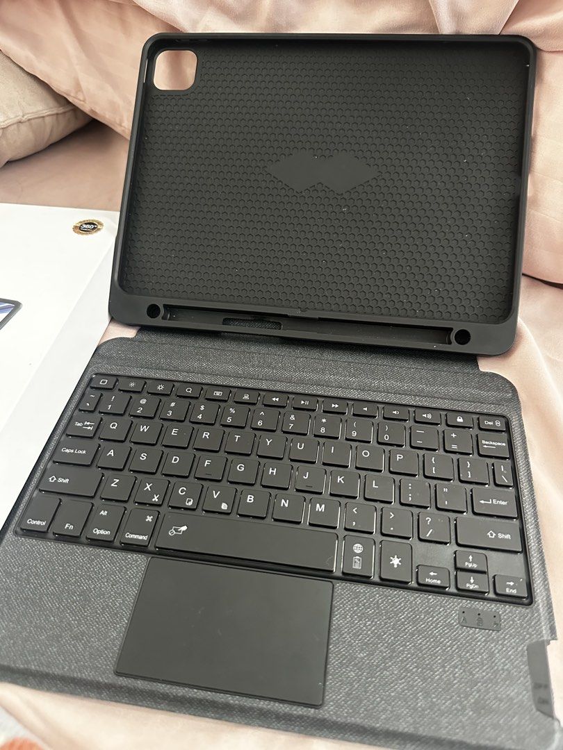 Authentic WIWU ipad keyboard (Category: Cases & Sleeves) located in Pasay City. Submitted by anjpneda015 (Listing ID 1429408736, Image 2). Description: Mag touch keyboard case Ipad keyboard fits ip11 & 10.9 With user manual and cord Rfs: declutter, spare Issue: small dent at back Can ship asap.