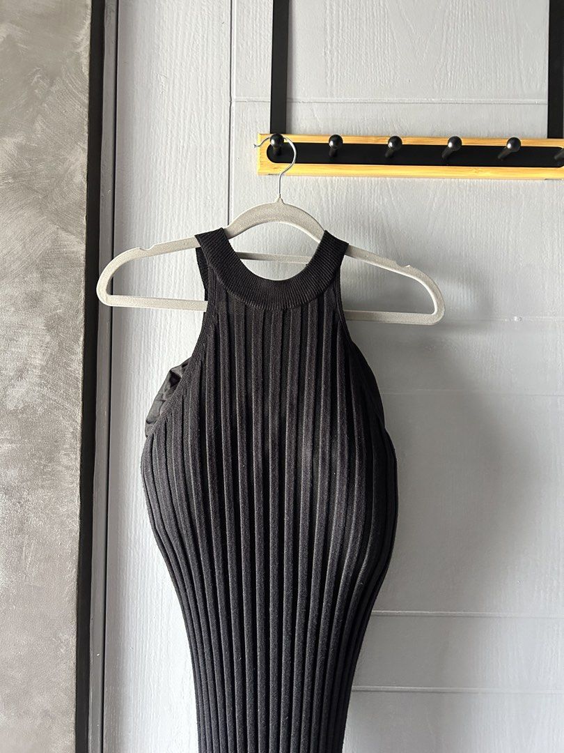 Black Ribbed Knit Maxi Dress (Category: Dresses) located in Manila. Submitted by shop_cesca (Listing ID 1429367942, Image 2). Description: Elegant black maxi dress. Features a ribbed knit texture and a halter neckline. The dress has a form-fitting silhouette. It is a floor-length dress, suitable for various occasions. The dress is sleeveless. Slightly negotiable just send message.