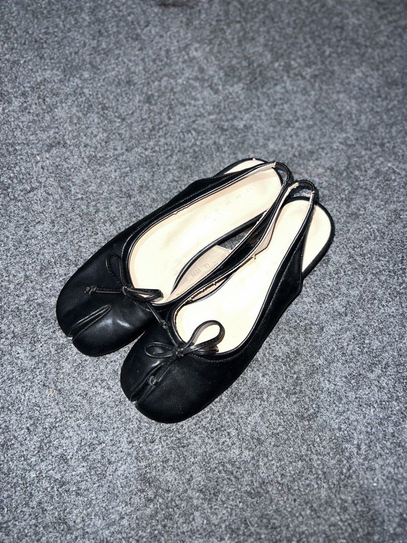 Black Tabi Split Toe Ballet Flats (Category: Flats & Sandals) located in Iligan City. Submitted by curatedph262 (Listing ID 1429456327, Image 2). Description: .