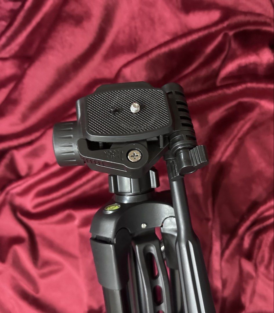 Black Tripod with Carrying Bag (Category: Tripods & Monopods) located in Manila. Submitted by seaottercat (Listing ID 1429478719, Image 3). Description: Black Tripod with Carrying Bag Bought this from Divi around 1.5k, was suppose to use this nung nag lake/hiking kami but naiwan sa kotse so never nagamit 😭 RFS: nakatambak lang sa bahay 😭 Payment: Gcash, Maya, MariBank Slightly negotiable DM ME FOR MORE PHOTOS!!!.