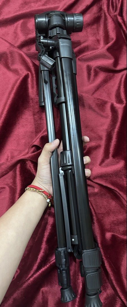 Black Tripod with Carrying Bag (Category: Tripods & Monopods) located in Manila. Submitted by seaottercat (Listing ID 1429478719, Image 2). Description: Black Tripod with Carrying Bag Bought this from Divi around 1.5k, was suppose to use this nung nag lake/hiking kami but naiwan sa kotse so never nagamit 😭 RFS: nakatambak lang sa bahay 😭 Payment: Gcash, Maya, MariBank Slightly negotiable DM ME FOR MORE PHOTOS!!!.