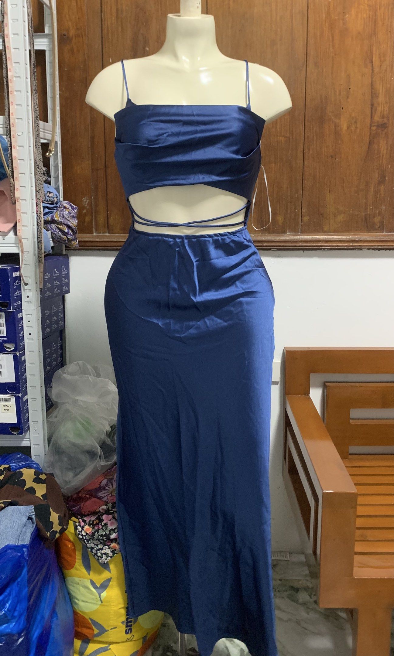 Blue Satin Cutout Maxi Dress (Category: Dresses) located in Ballesteros. Submitted by havaiamanda (Listing ID 1429469825, Image 2). Description: .