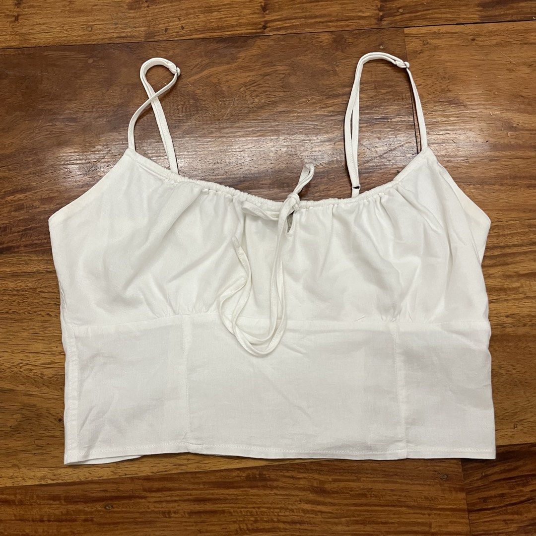 Brandy Melville Jennifer Tank Top (Category: Sleeveless) located in Paranaque City. Submitted by atothea (Listing ID 1429348647, Image 2). Description: .