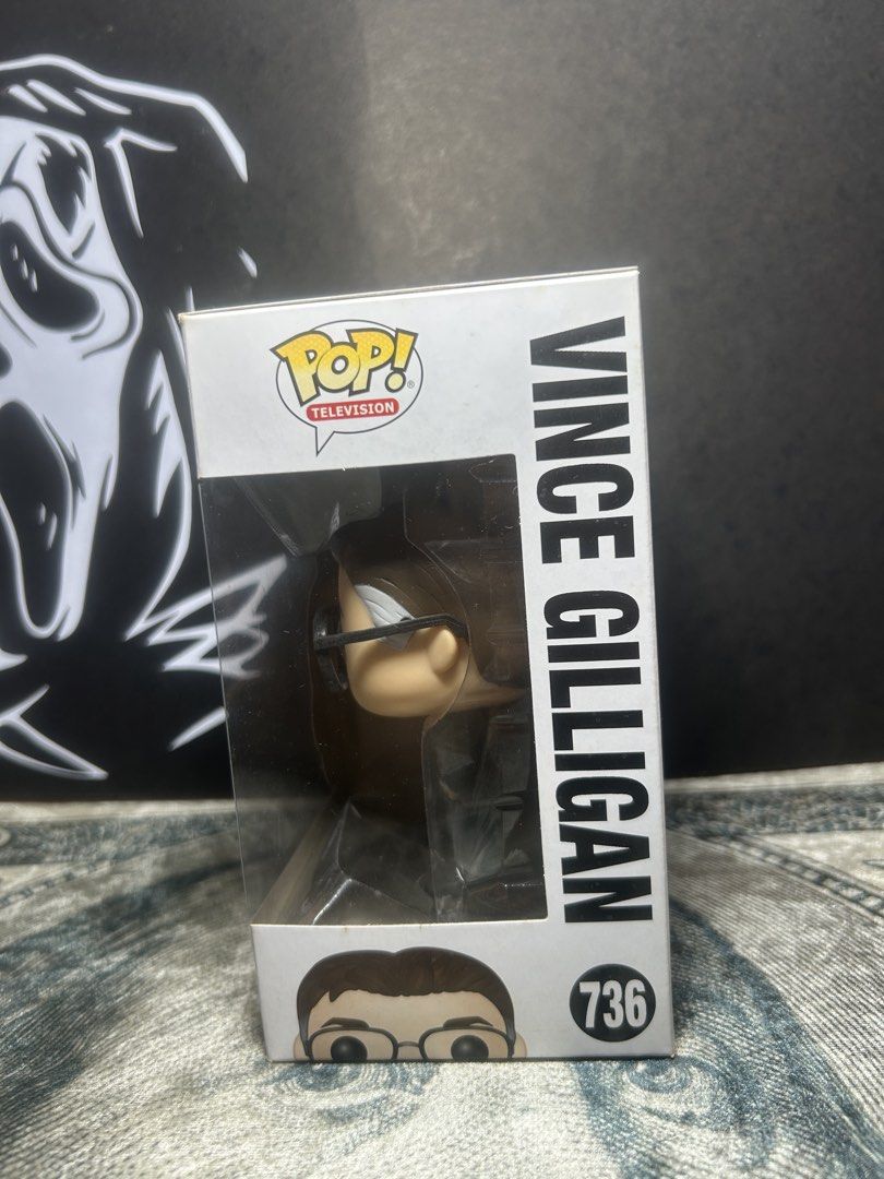 Breaking bad director (Category: Designer & Blind Box Toys) located in Pozorrubio. Submitted by scream_funko (Listing ID 1429415400, Image 2). Description: Funko pop-Vince Gilligan Vaulted Box condition 8.5/10.