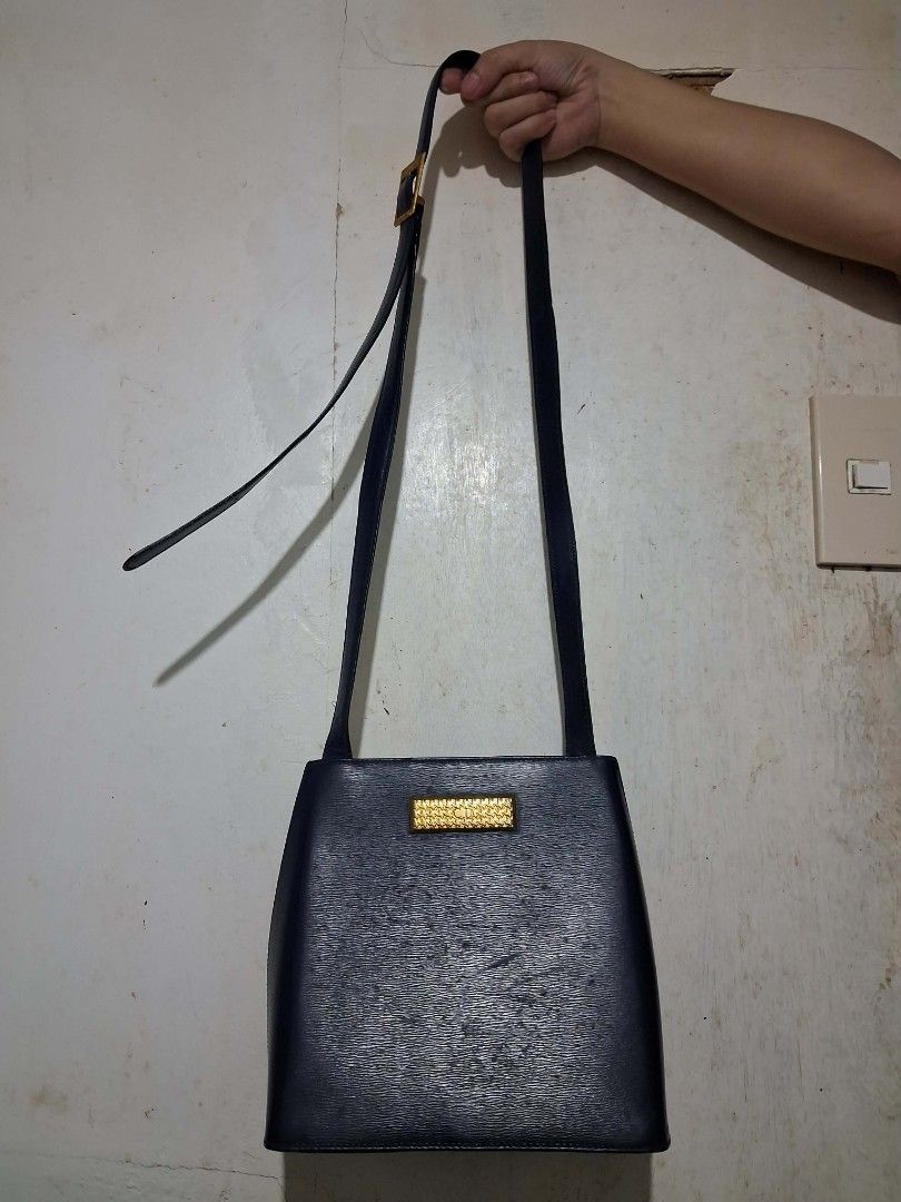 Christian Dior Vertical Shoulder Bag (Category: Luxury Bags & Wallets) located in Cebu City. Submitted by azunzionnn_ (Listing ID 1429461022, Image 1). Description: Christian Dior Vertical Shoulder Bag FLAWS: needs stitiching, minor repair, and crack sling 📌 MOP: Gcash 📌 MOD: JNT 📍 LOC: Cebu.