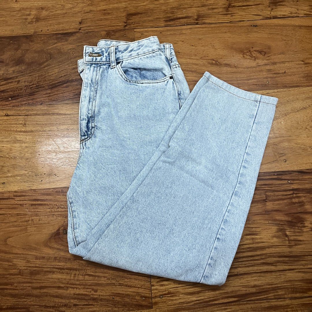 Cotton On Light Wash Mom Jeans (Category: Jeans) located in Paranaque City. Submitted by atothea (Listing ID 1429347412, Image 1). Description: .