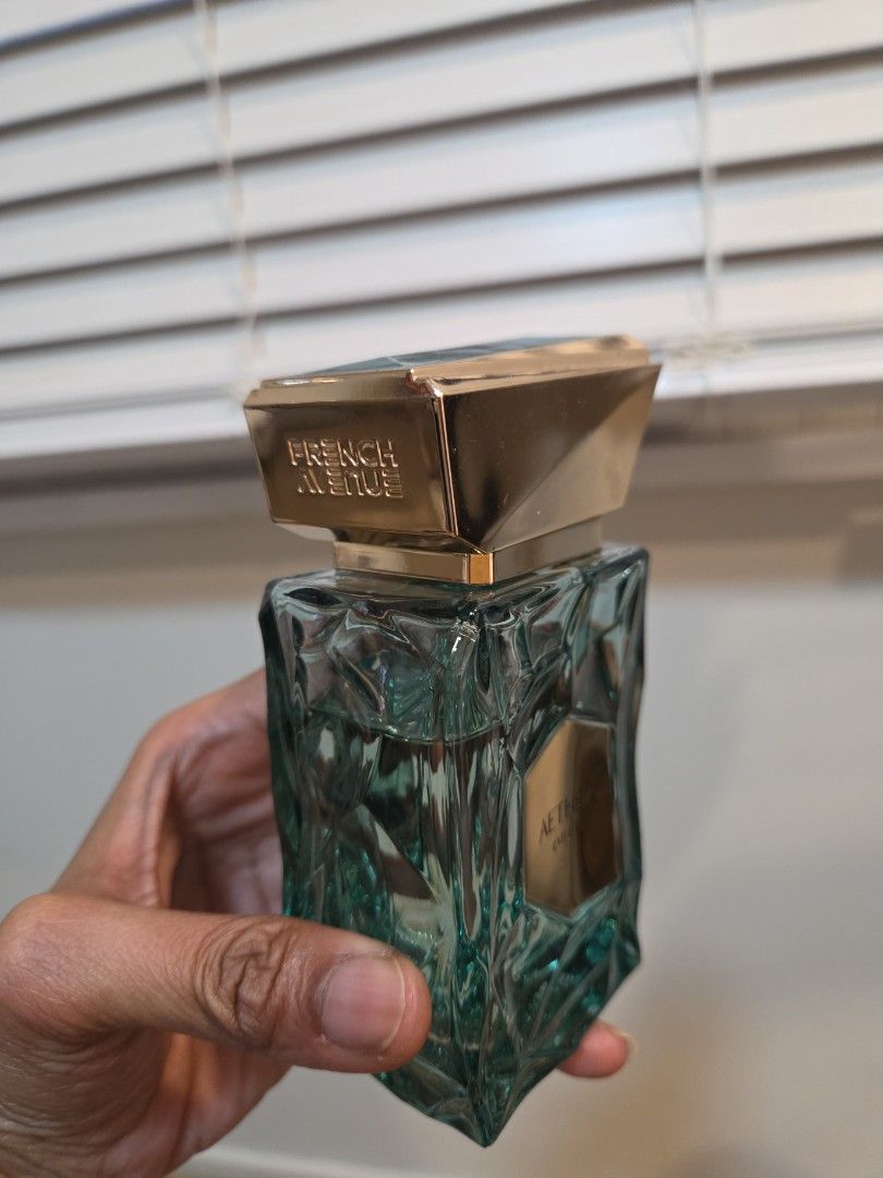 declutering (Category: Fragrance & Deodorants) located in Singapore. Submitted by roxy777 (Listing ID 1429439306, Image 4). Description: armaf mandarin sky/mega take both-$25 specthre ghost-70%-$20 blue ahmed al maghribi-90%-$20 riffs golden elixir-90%-$20 teriaq intense-90%-$27 afnan 9pm/mahir legacy 2 for $20 ather french avenue 80%-$25 .