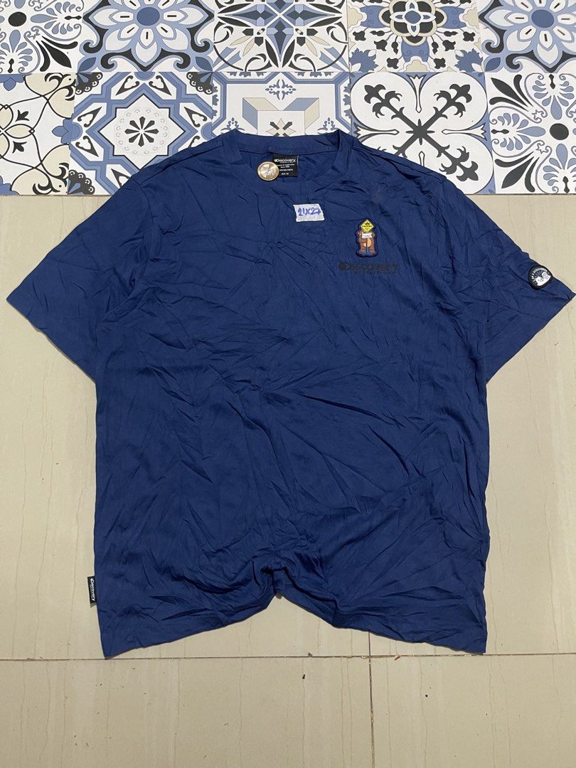 Discovery Expedition Navy Blue T-shirt (Category: Tshirts & Polo Shirts ) located in Manila. Submitted by stuzzygod (Listing ID 1429495620, Image 1). Description: Discovery Dimes 21*27 Size Medium Good condition Color rate 9/10 No issue.