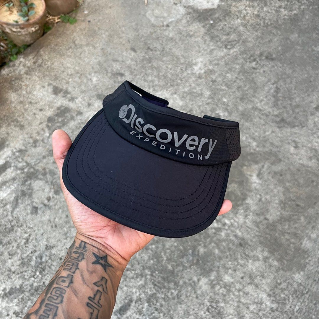 Discovery Running Visor Cap (Category: Caps & Hats) located in Marikina City. Submitted by wayupcollective (Listing ID 1429438072, Image 1). Description: Discovery Running Visor Cap Good as new No flaws Reflectorized One size.