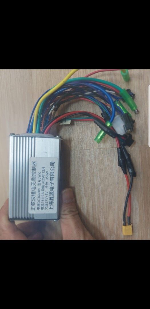 Ebike Controller (Category: E-Scooters & E-Bikes) located in Singapore. Submitted by teggroup (Listing ID 1429402300, Image 1). Description: selling Ebike controller. spec- 36/60V , 350W... Still in healthy condition.. as I have change a new controller.. wats apps me - 93684856 for viewing.