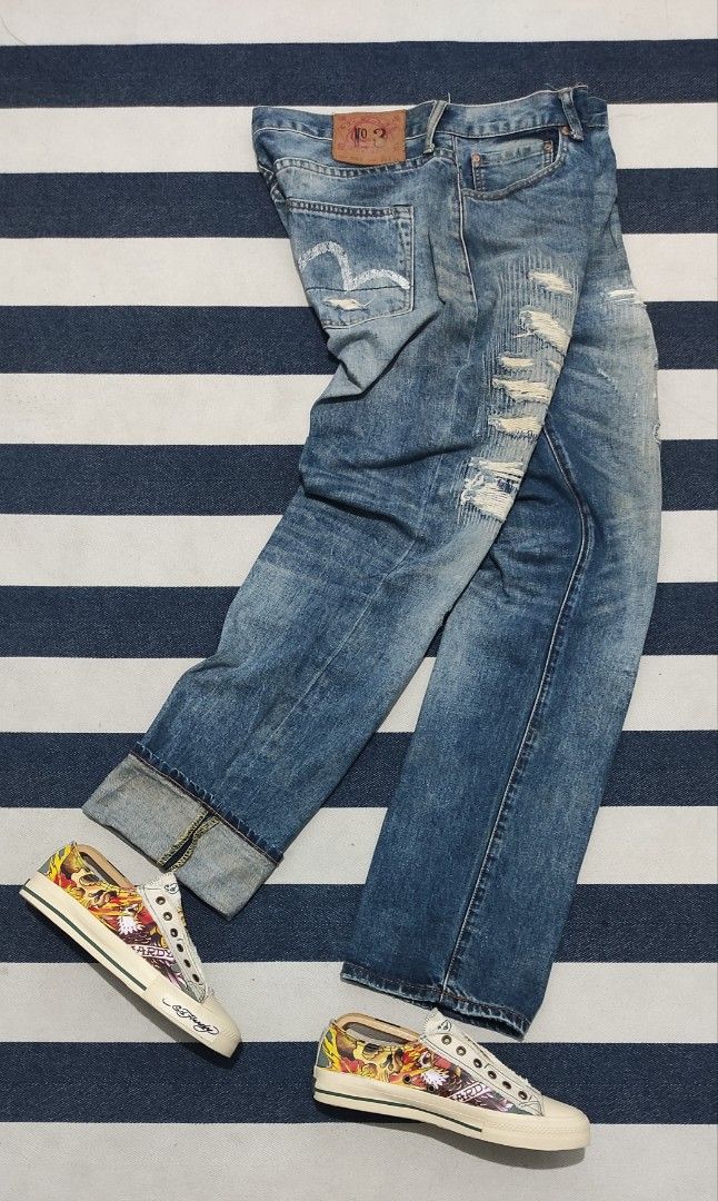EVISU No. 3 Distressed Jeans (Category: Jeans) located in General Santos City (Dadiangas). Submitted by k.vin__stuff (Listing ID 1429473504, Image 1). Description: EVISU TATTERED pants -button fly 🔖waist: 38" 🔖length: 45"| leg opening: 8.5" 🔖condition: 9/10 🔖no issue **see photo for other details.