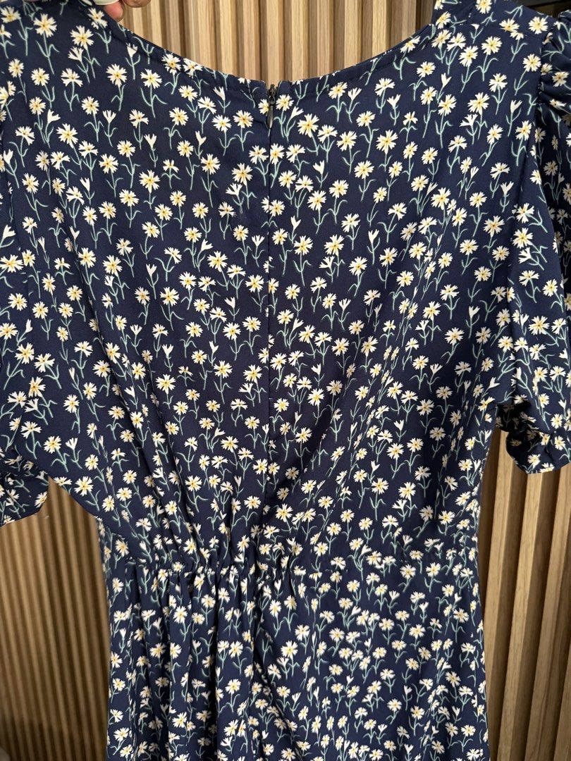Floral Midi Dress (Category: Dresses) located in Las Pinas. Submitted by nothingover300 (Listing ID 1429391726, Image 3). Description: Cute floral dress with zipper closure at the back Free size - can fit sml to medium.