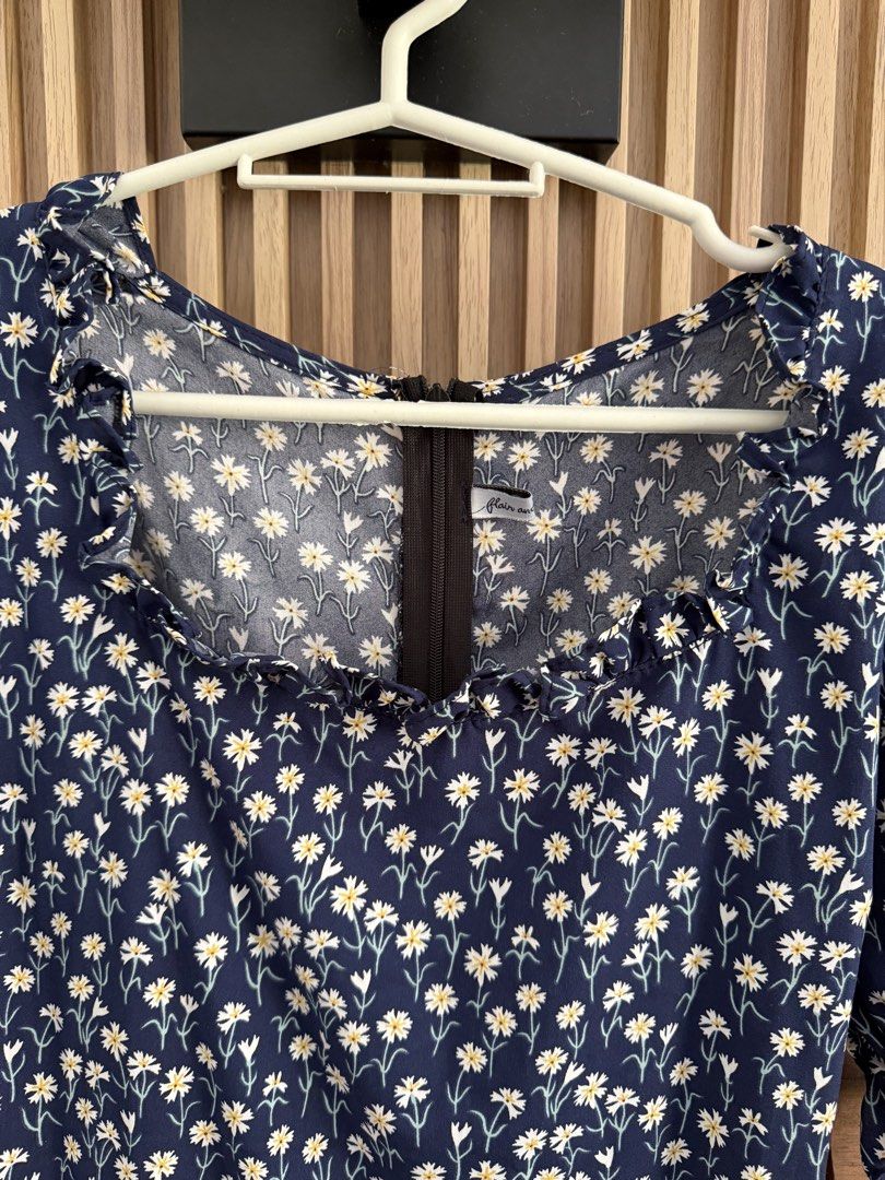 Floral Midi Dress (Category: Dresses) located in Las Pinas. Submitted by nothingover300 (Listing ID 1429391726, Image 2). Description: Cute floral dress with zipper closure at the back Free size - can fit sml to medium.