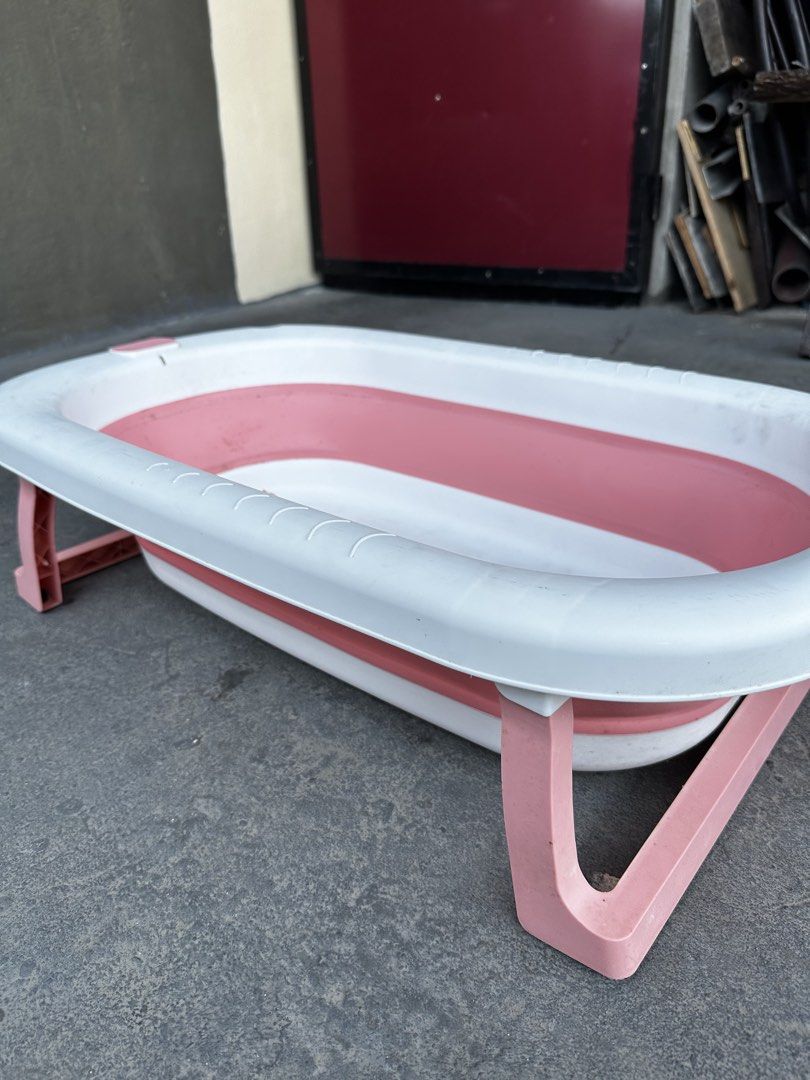 Foldable Baby Bathtub (Category: Bathtub & Bath Accessories) located in Manila. Submitted by yesh_ie (Listing ID 1429352690, Image 3). Description: .