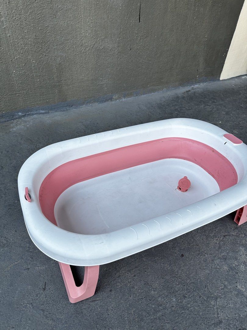 Foldable Baby Bathtub (Category: Bathtub & Bath Accessories) located in Manila. Submitted by yesh_ie (Listing ID 1429352690, Image 1). Description: .
