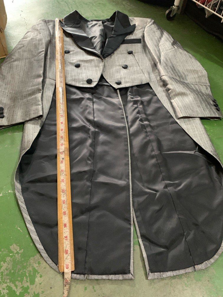 formal silver-gray tuxedo suit (Category: Sets & Coordinates) located in Angeles City. Submitted by jnwsurplus (Listing ID 1429397388, Image 3). Description: formal silver-gray tuxedo suit add SF.