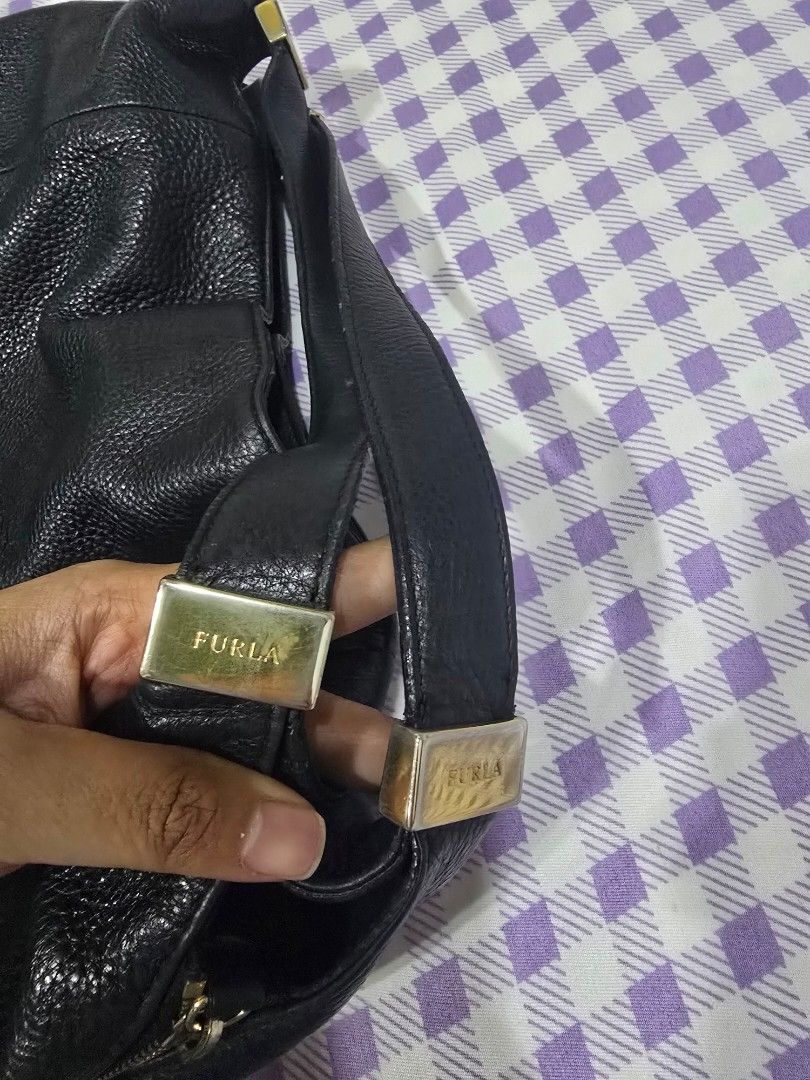 Furla Black Leather Shoulder Bag (Category: Luxury Bags & Wallets) located in Caloocan City. Submitted by phyllis4 (Listing ID 1429441555, Image 1). Description: in good condition yes its used.