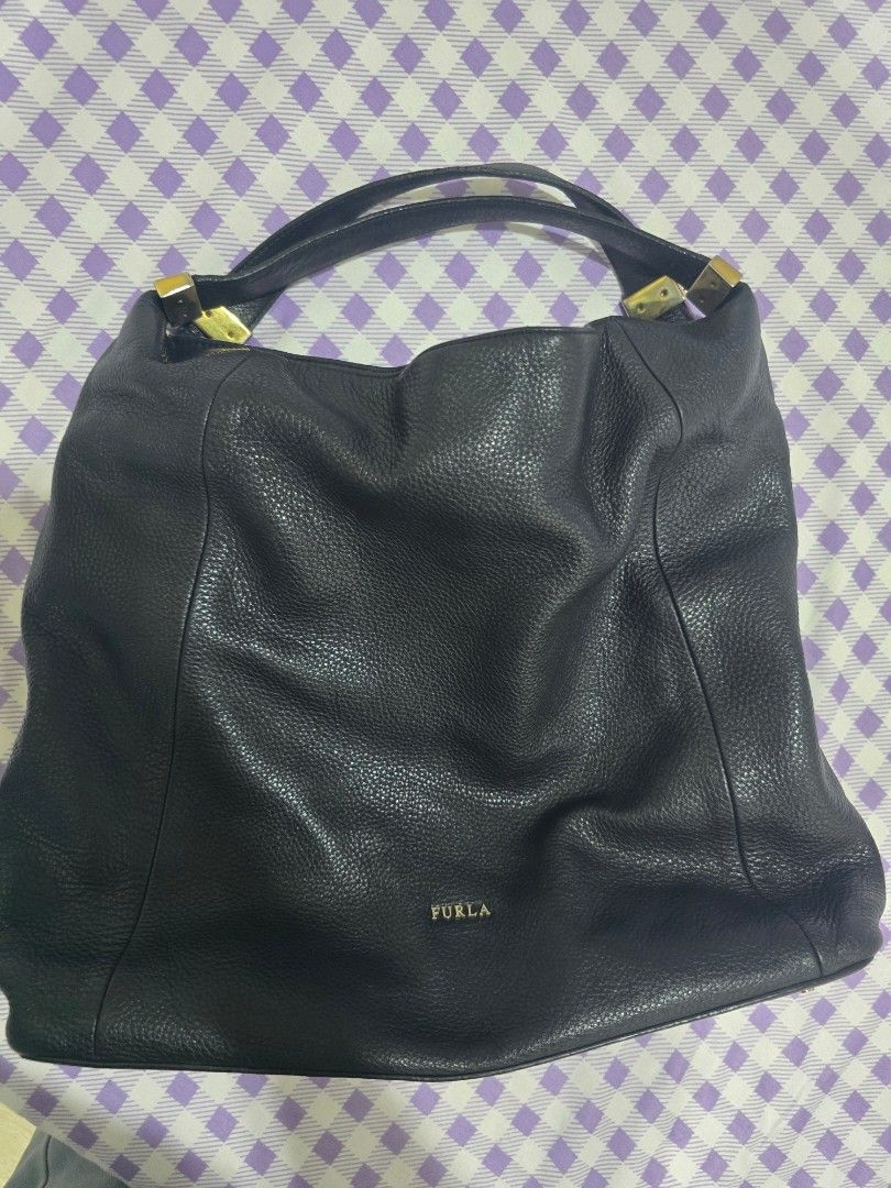 Furla Black Leather Shoulder Bag (Category: Luxury Bags & Wallets) located in Caloocan City. Submitted by phyllis4 (Listing ID 1429441555, Image 2). Description: in good condition yes its used.